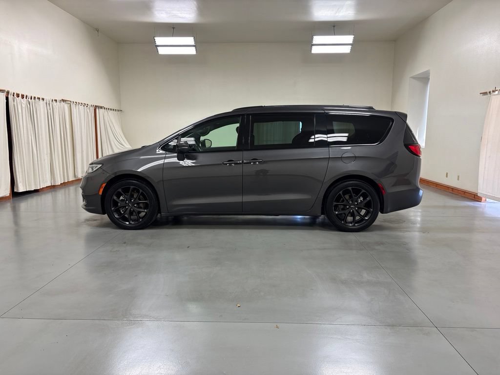 Used 2021 Chrysler Pacifica Touring w/ S Appearance Package FWD image 5
