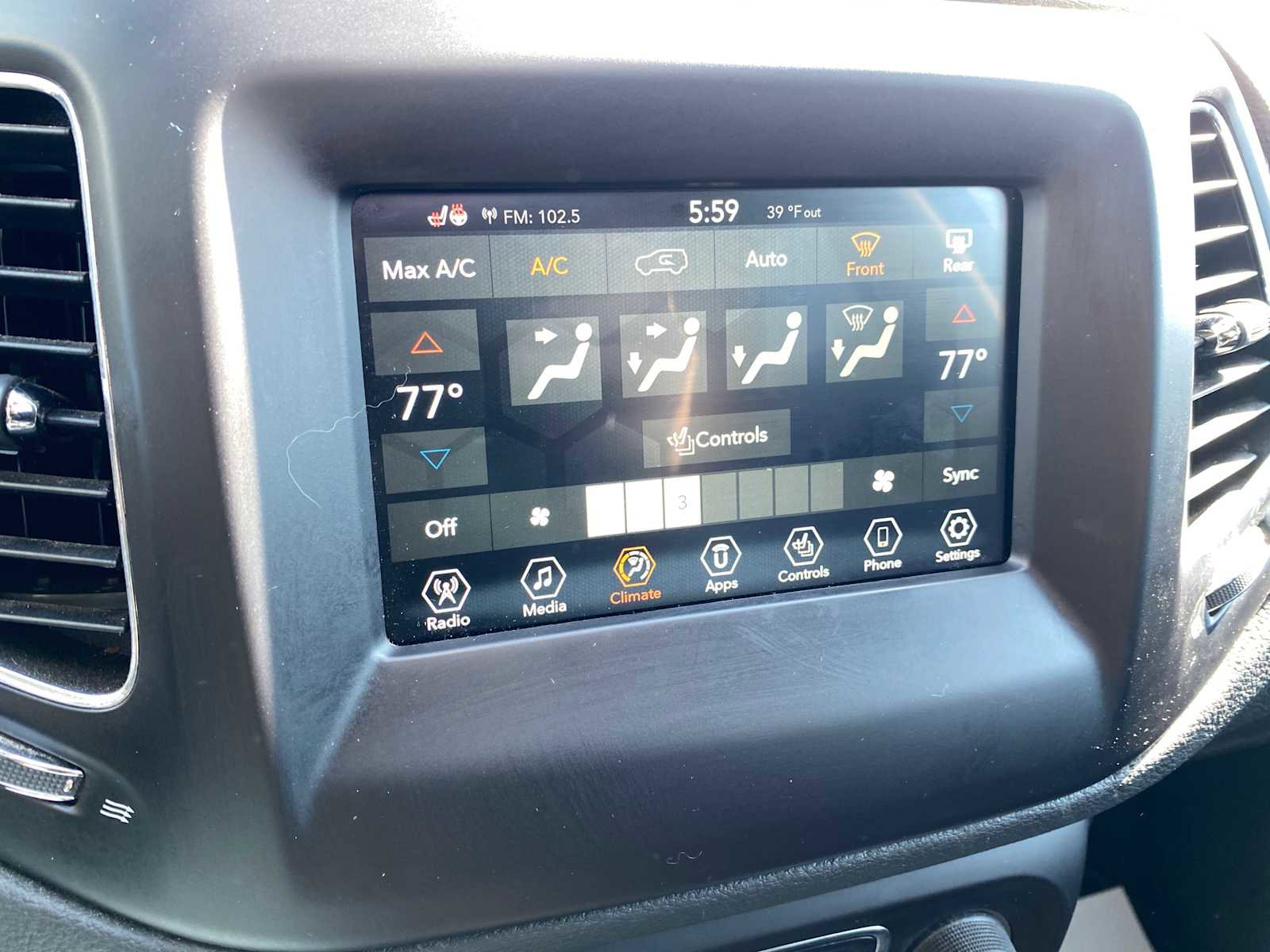Used 2019 Jeep Compass Latitude w/ Popular Equipment Group AWD/4WD image 18