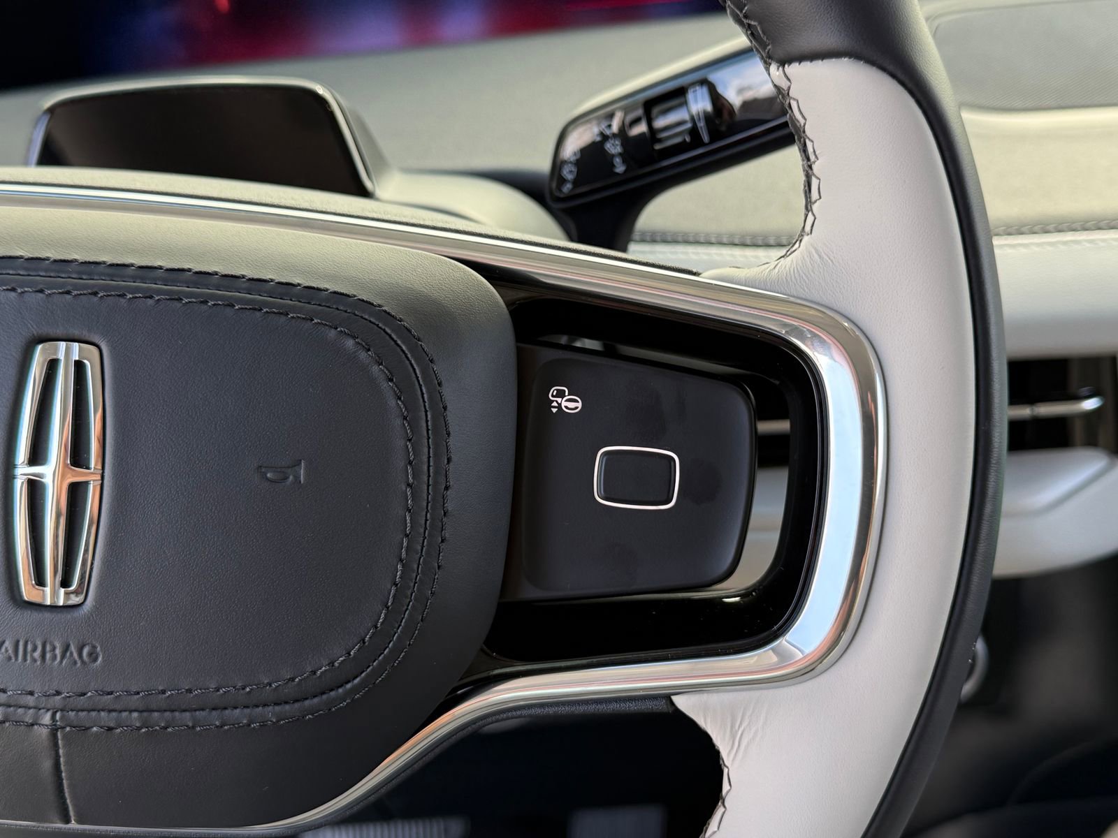 New 2026 Lincoln Navigator Reserve w/ Jet Appearance Package image 31