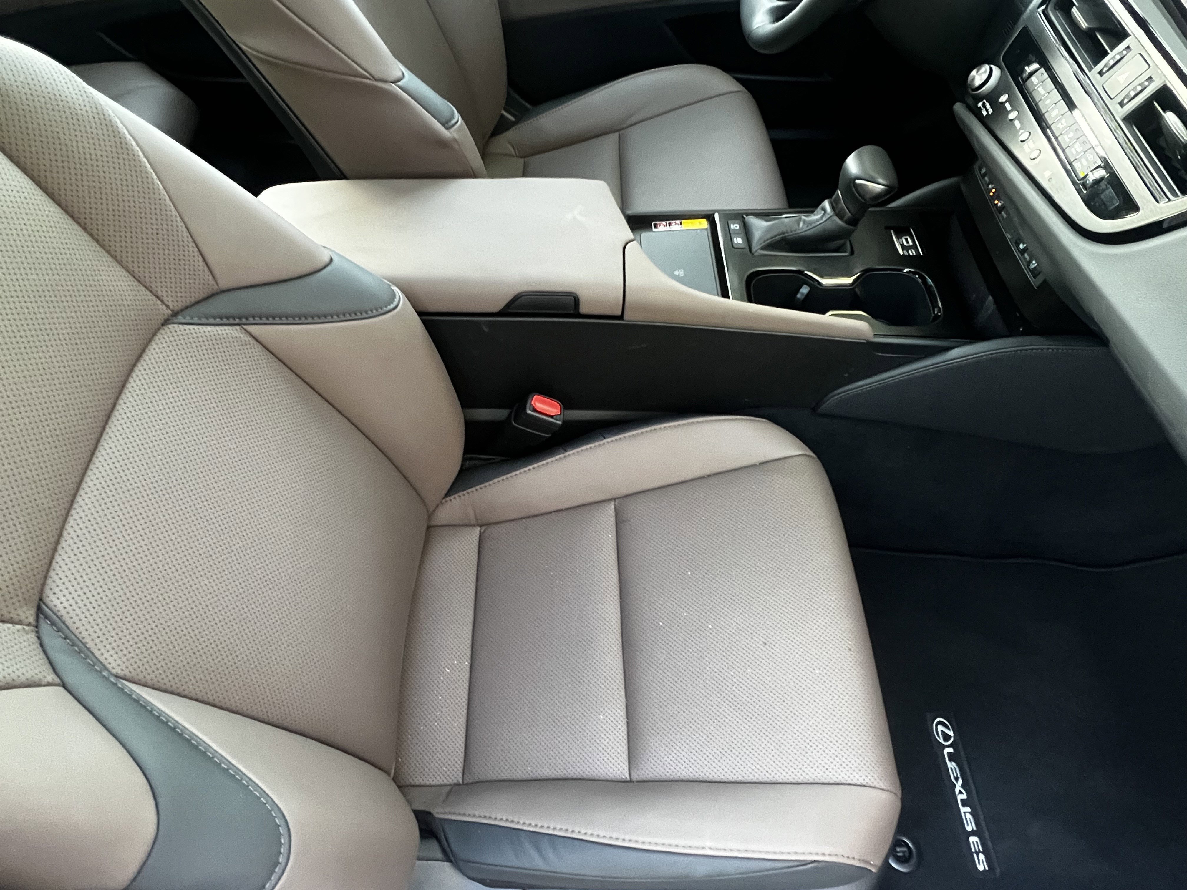 Used 2025 Lexus ES 300h w/ Premium Package image 43