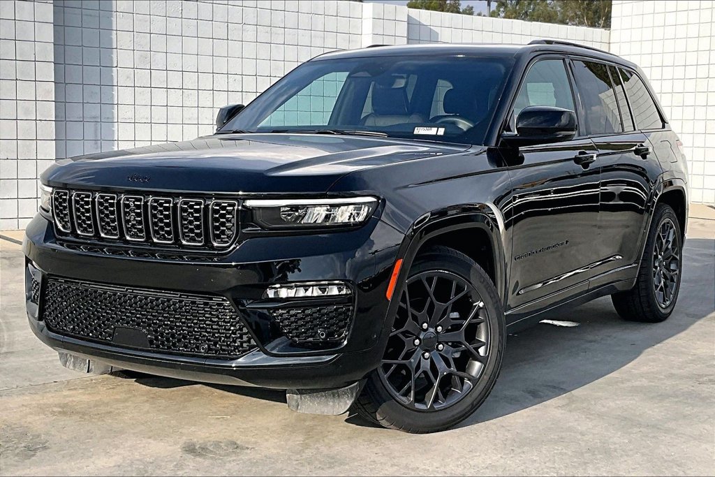 Used 2025 Jeep Grand Cherokee Summit w/ Obsidian Package AWD/4WD image 2