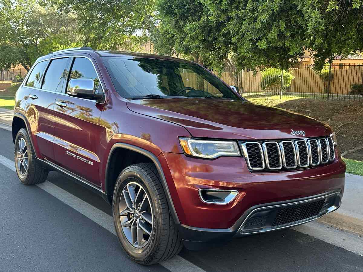Used 2017 Jeep Grand Cherokee Limited w/ Luxury Group II AWD/4WD image 2