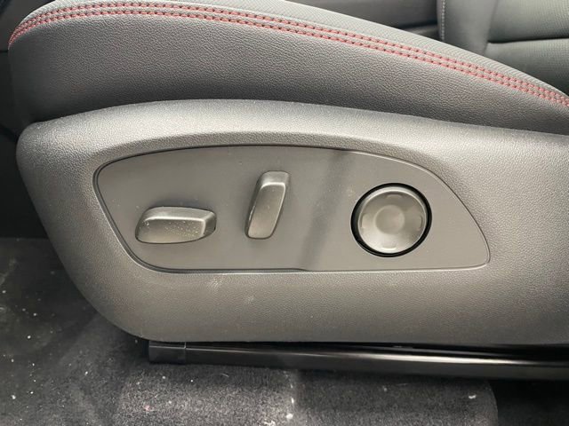 New 2026 Chevrolet Traverse RS w/ LPO, Floor Liner Package image 10
