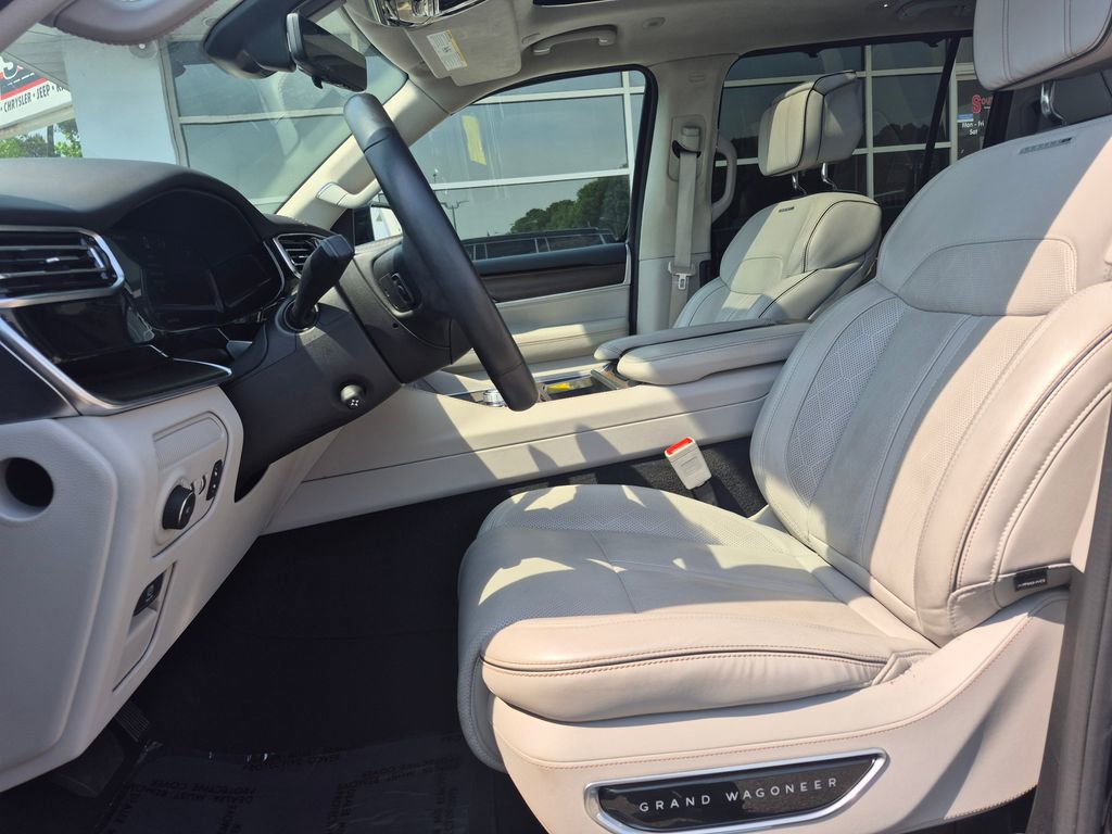 Used 2023 Jeep Grand Wagoneer Series II AWD/4WD image 2
