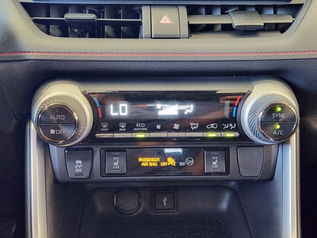 Used 2021 Toyota RAV4 SE w/ Weather & Moonroof Package AWD/4WD image 18