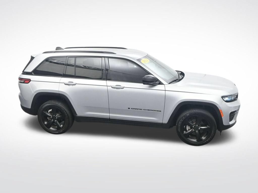 Used 2024 Jeep Grand Cherokee Altitude RWD image 35
