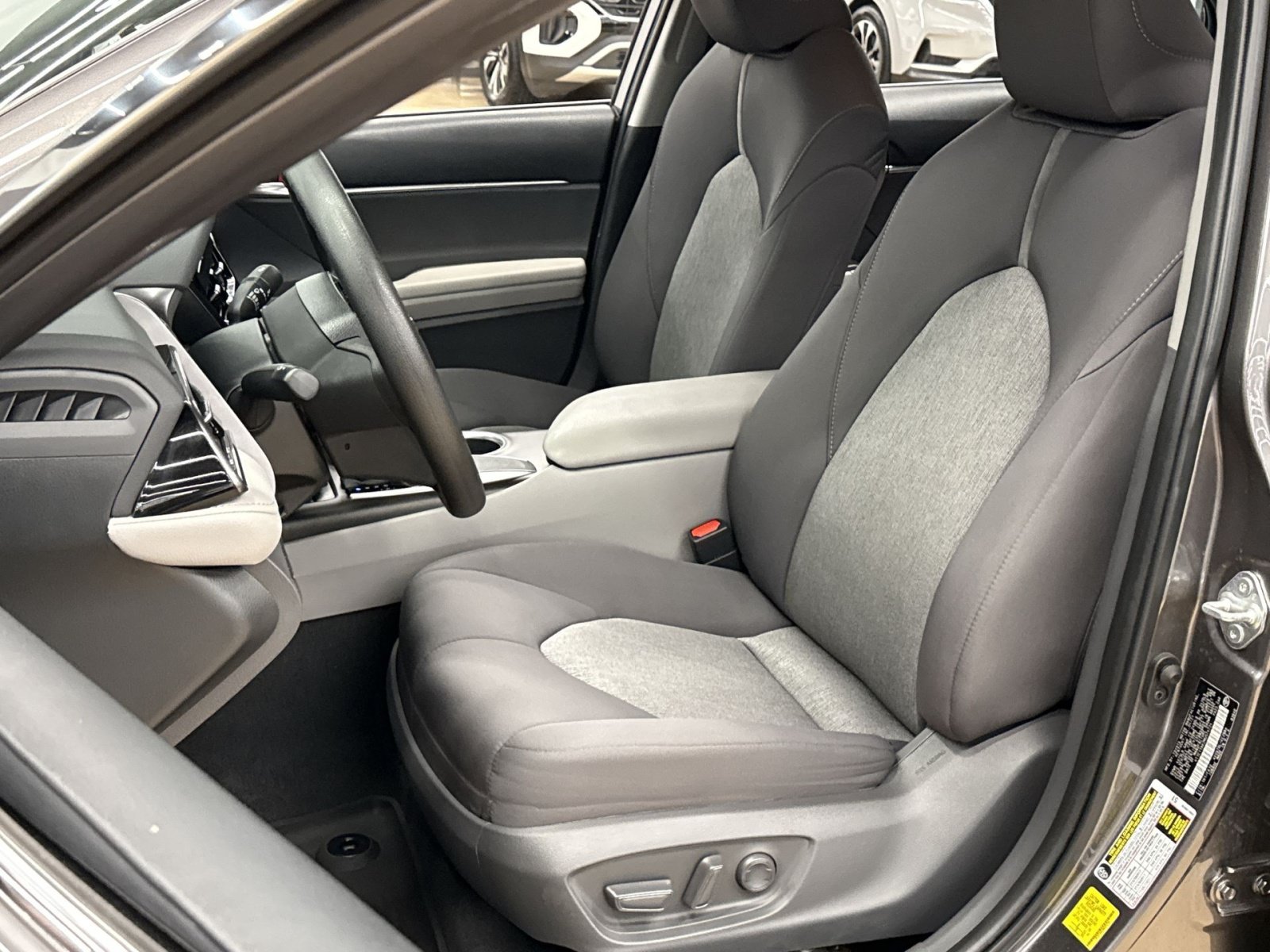 Used 2021 Toyota Camry LE FWD image 14
