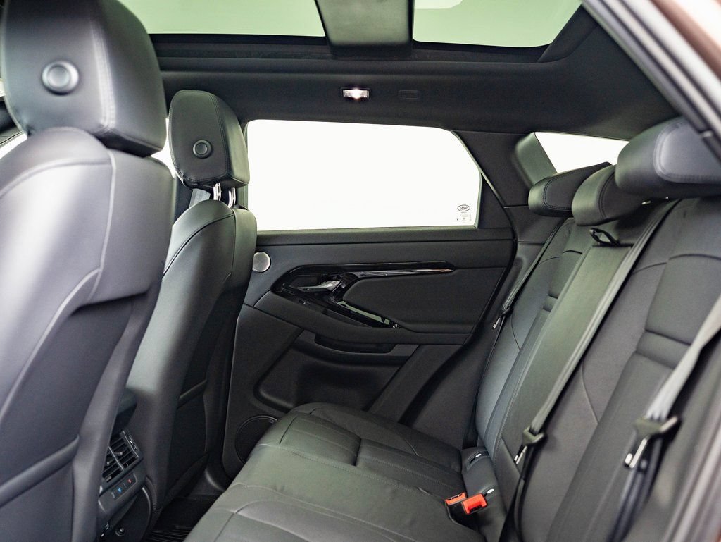 Used 2026 Land Rover Range Rover Evoque Dynamic SE AWD/4WD image 36