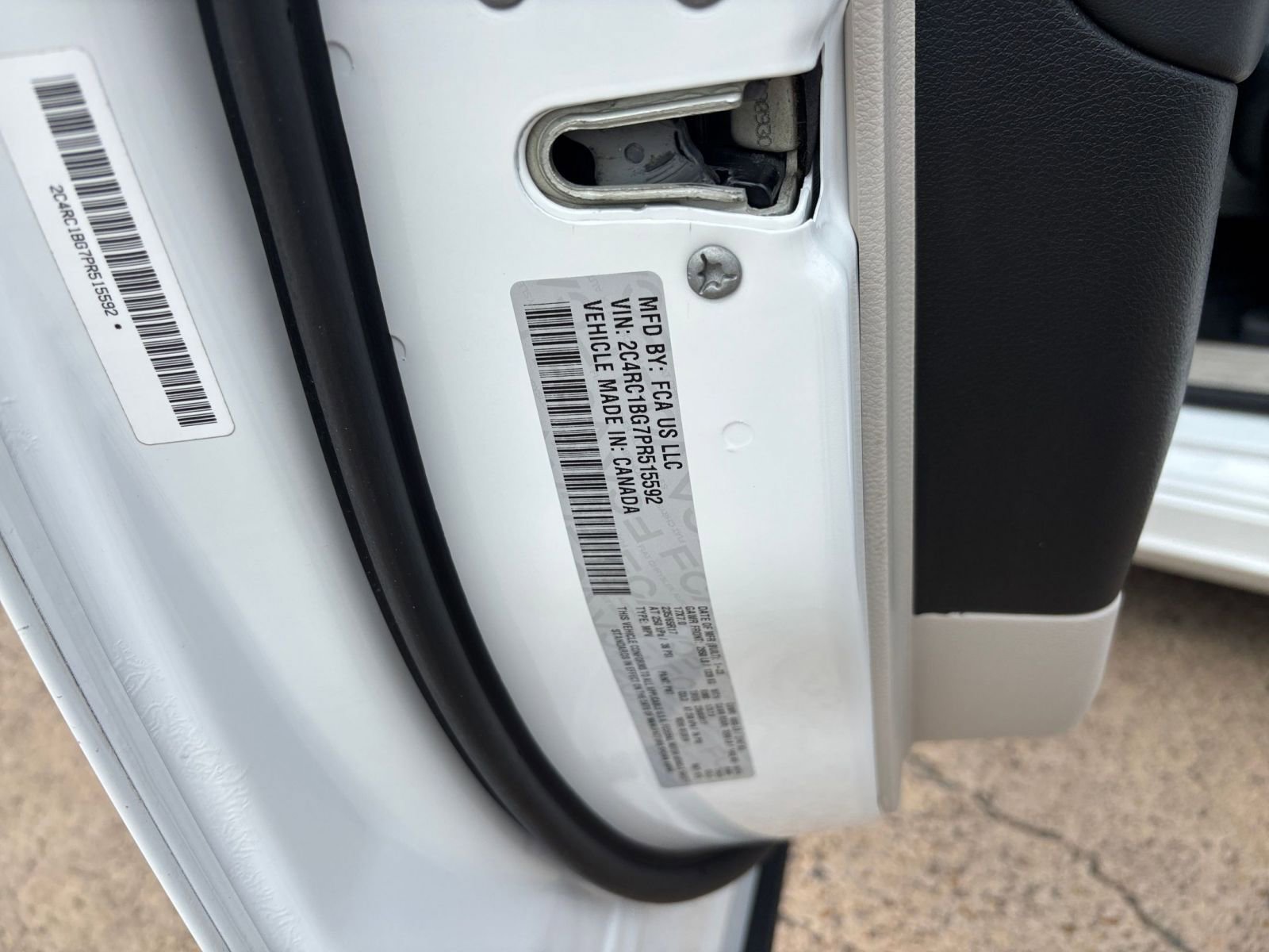 Used 2023 Chrysler Pacifica Touring-L FWD image 32