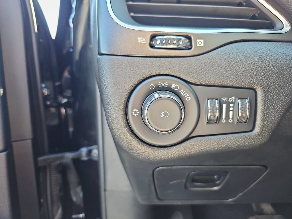 Used 2022 Jeep Cherokee Trailhawk AWD/4WD image 24