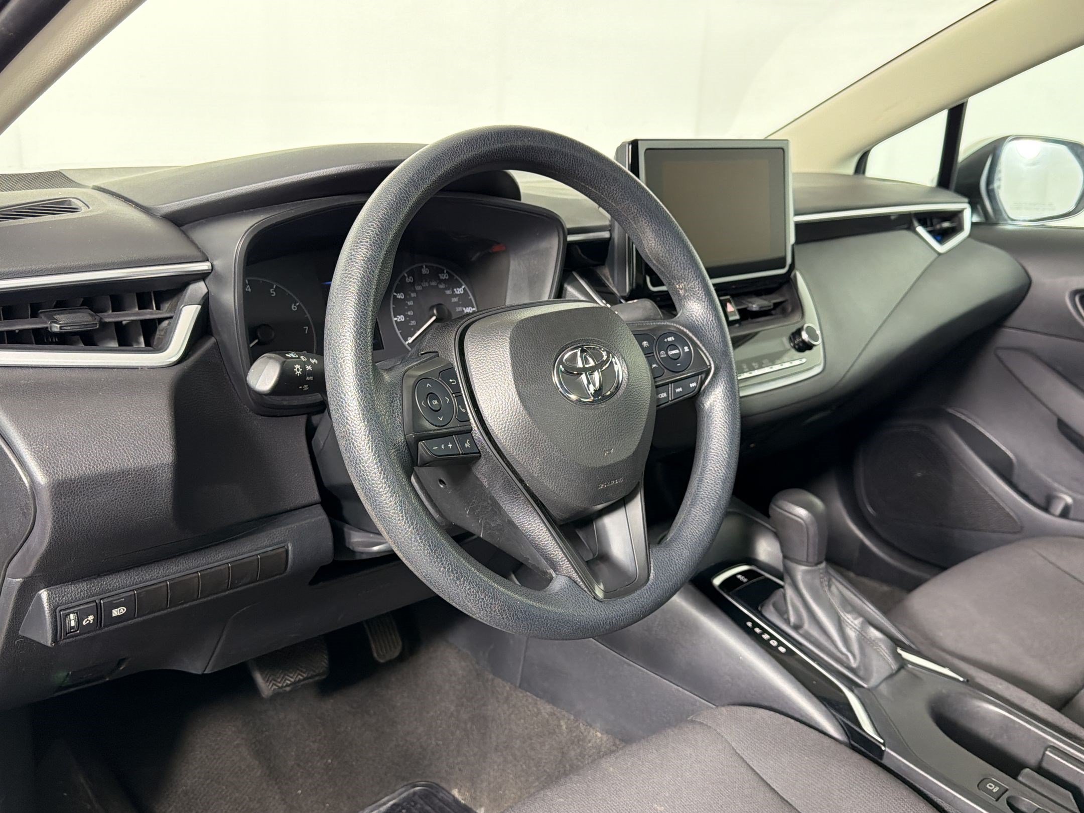 Used 2024 Toyota Corolla LE FWD image 3