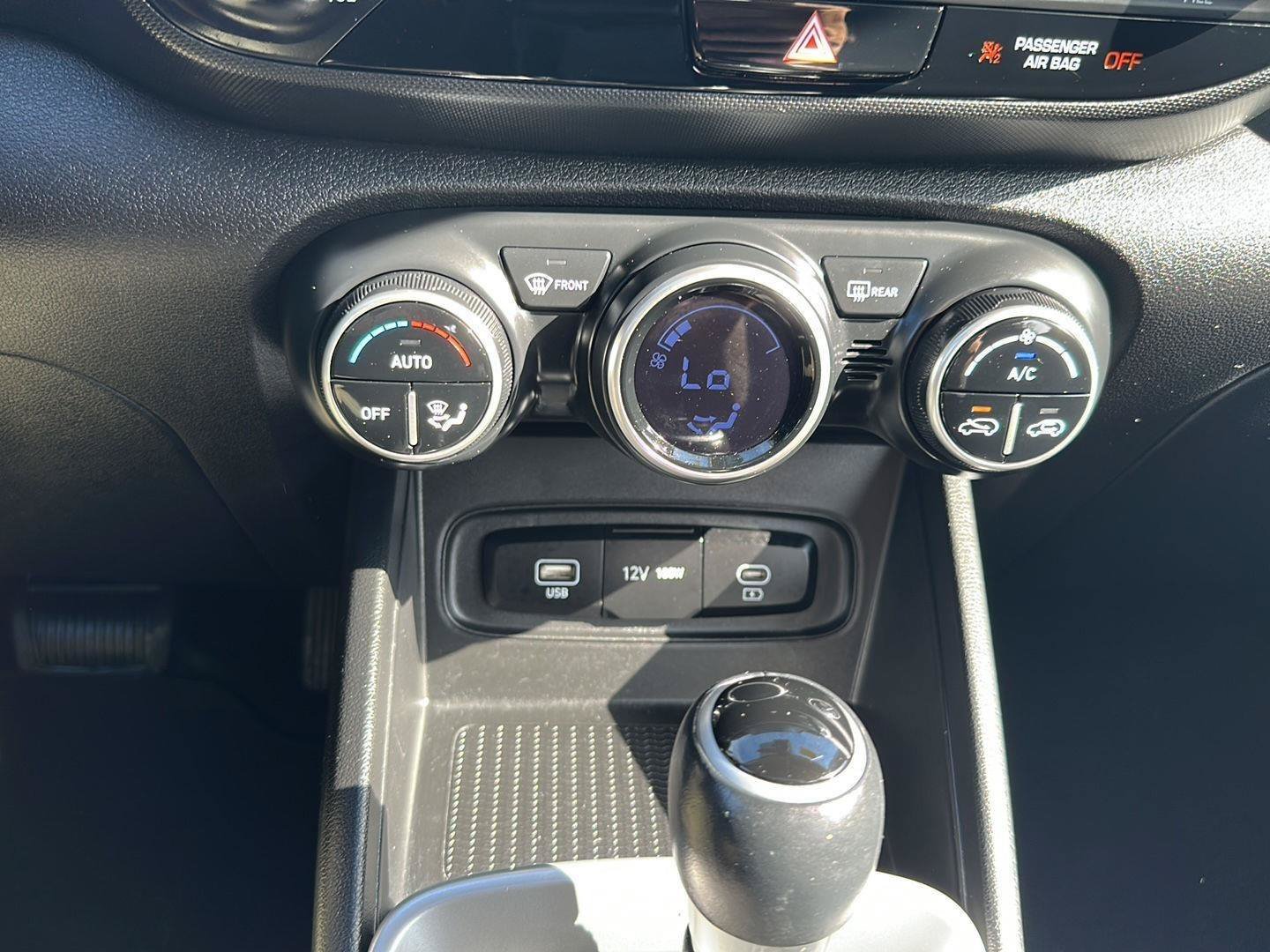 Certified 2023 Hyundai Venue SEL FWD image 33