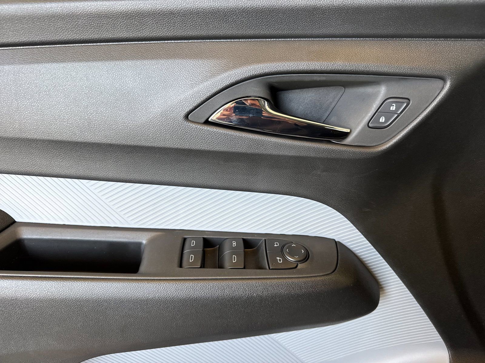 New 2027 Chevrolet Bolt LT w/ Comfort Package image 10