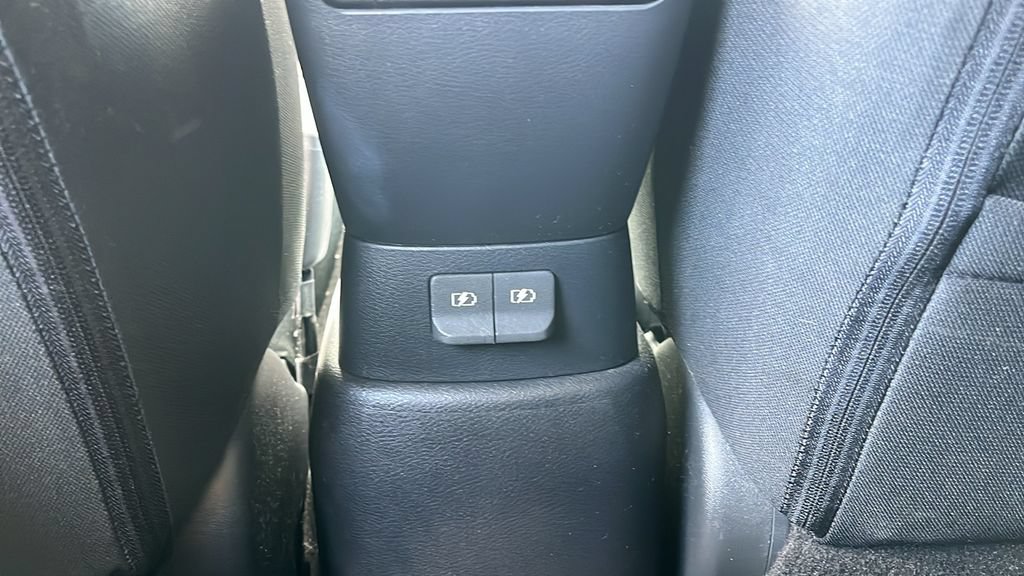 Used 2020 Nissan Versa S FWD image 17