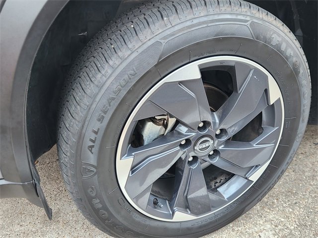 Used 2024 Nissan Rogue SV image 8