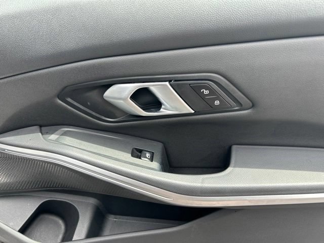 Used 2025 BMW 330i xDrive Sedan AWD/4WD image 32