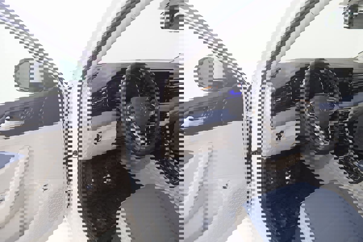 Used 2025 Volkswagen Jetta SE image 42