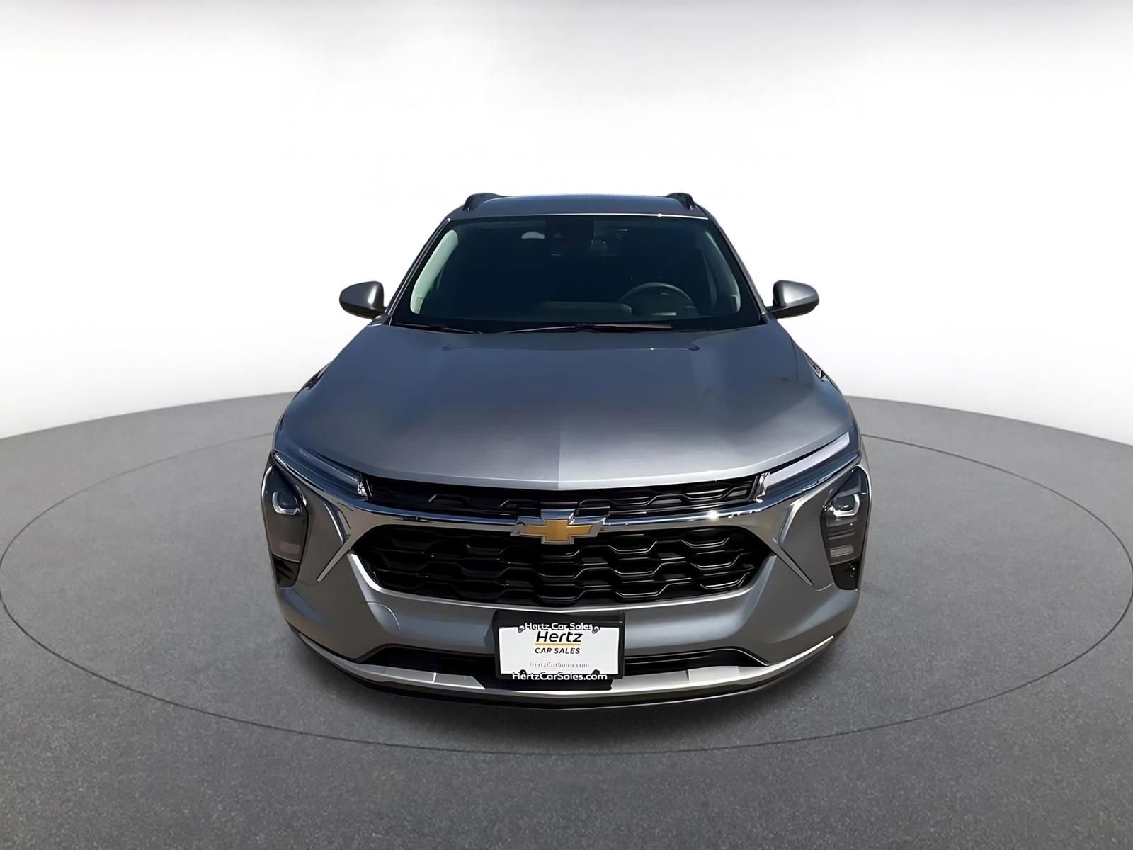 Used 2025 Chevrolet Trax LT FWD image 4