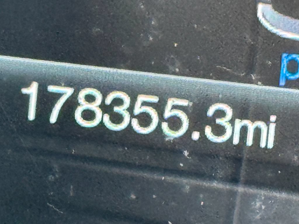 Used 2017 Ford Fusion SE w/ Equipment Group 201A FWD image 4