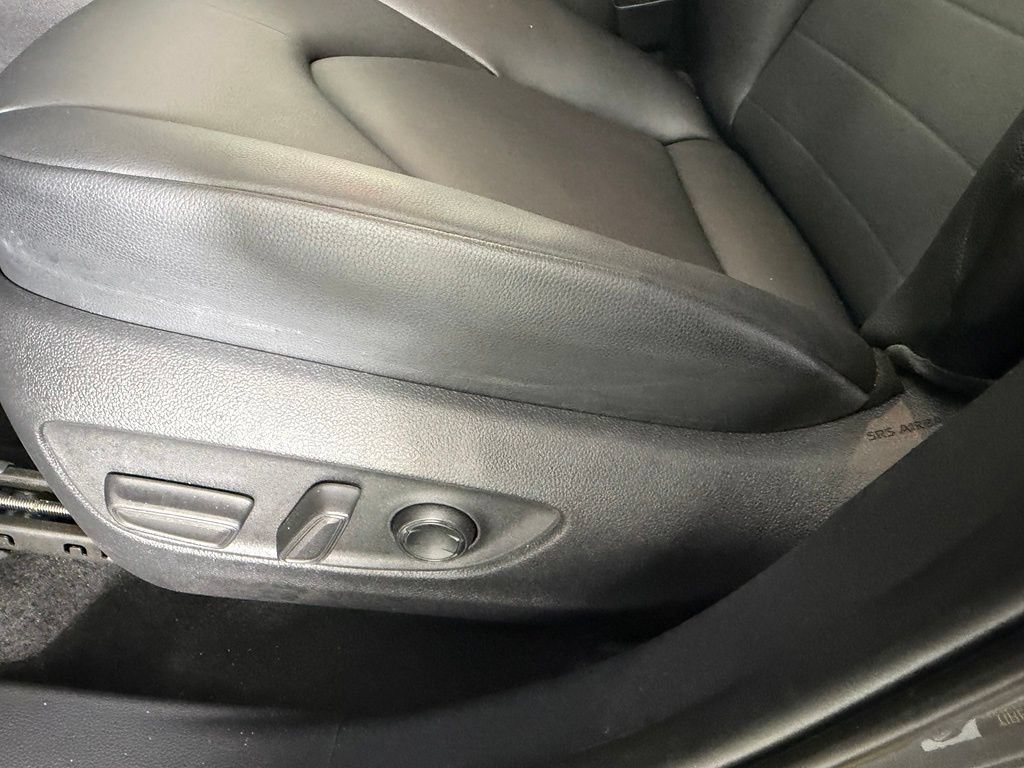 Used 2025 Toyota Highlander XLE FWD image 24