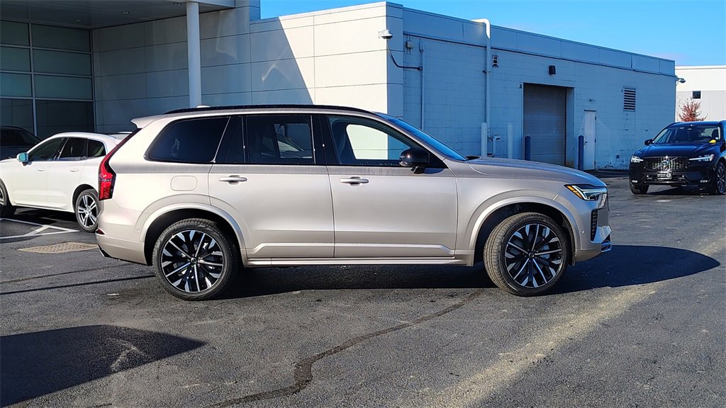 New 2026 Volvo XC90 B6 Ultra image 2