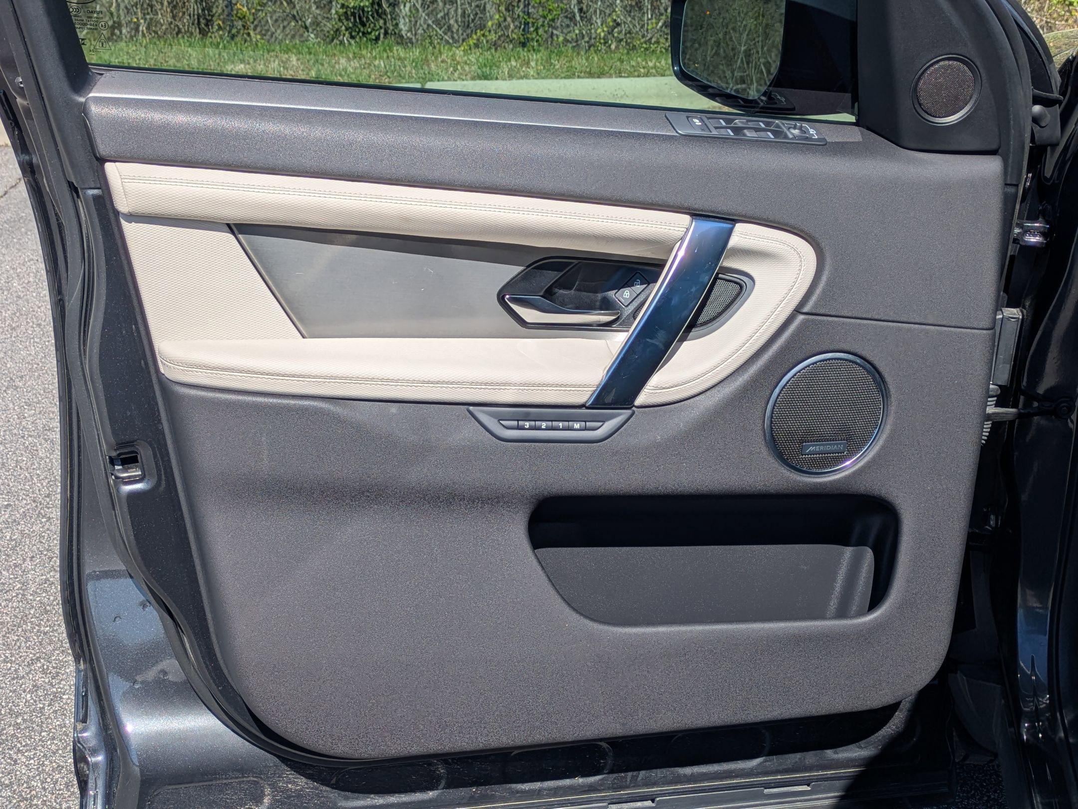 Certified 2025 Land Rover Discovery Sport Dynamic SE image 20