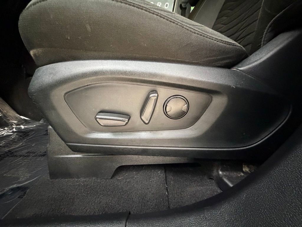 Used 2021 Ford Explorer XLT image 26