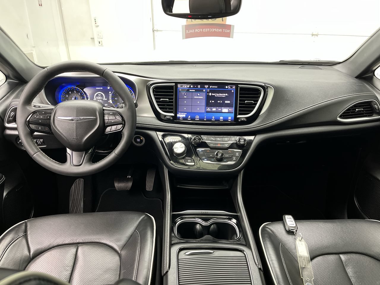 Used 2022 Chrysler Pacifica Limited w/ S Appearance Package FWD image 4