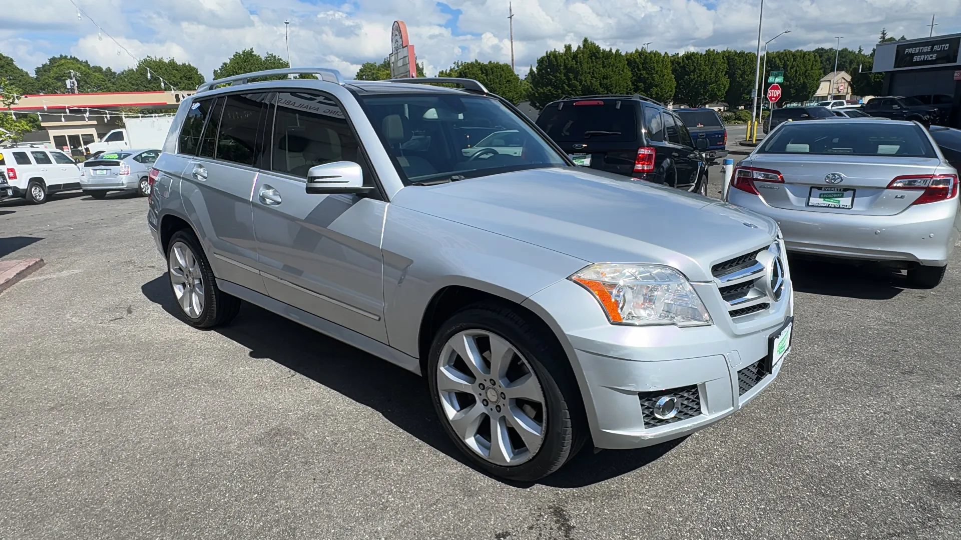 Used 2011 Mercedes-Benz GLK 350 2WD image 3