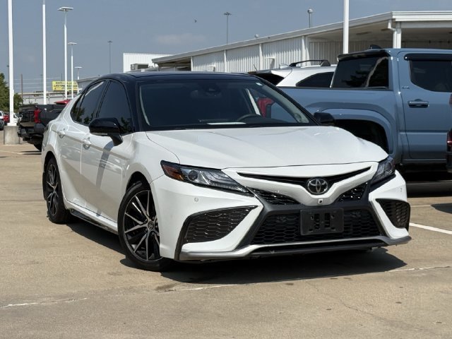 Used 2022 Toyota Camry XSE w/ Navigation Package FWD image 2