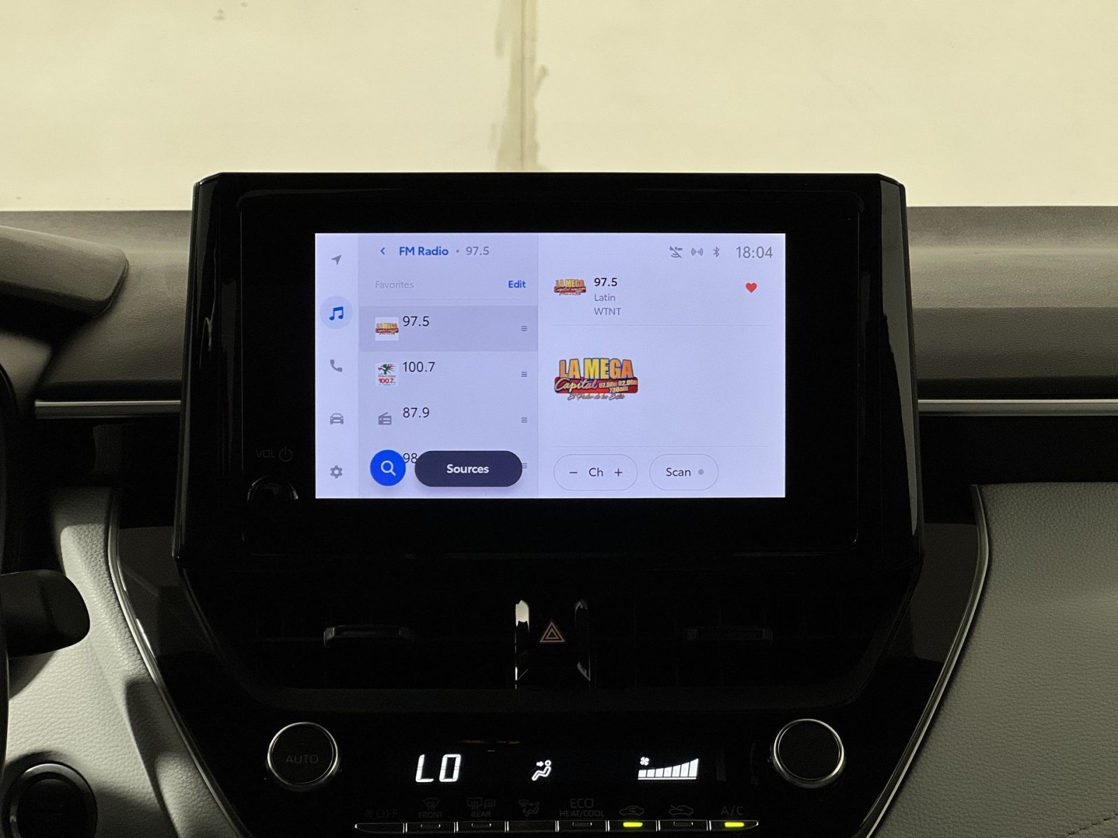 Used 2024 Toyota Corolla SE FWD image 18