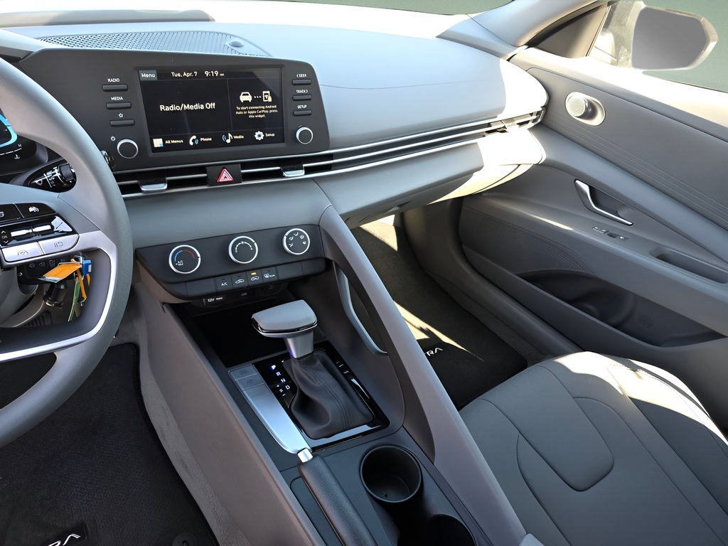 New 2026 Hyundai Elantra SE FWD image 17