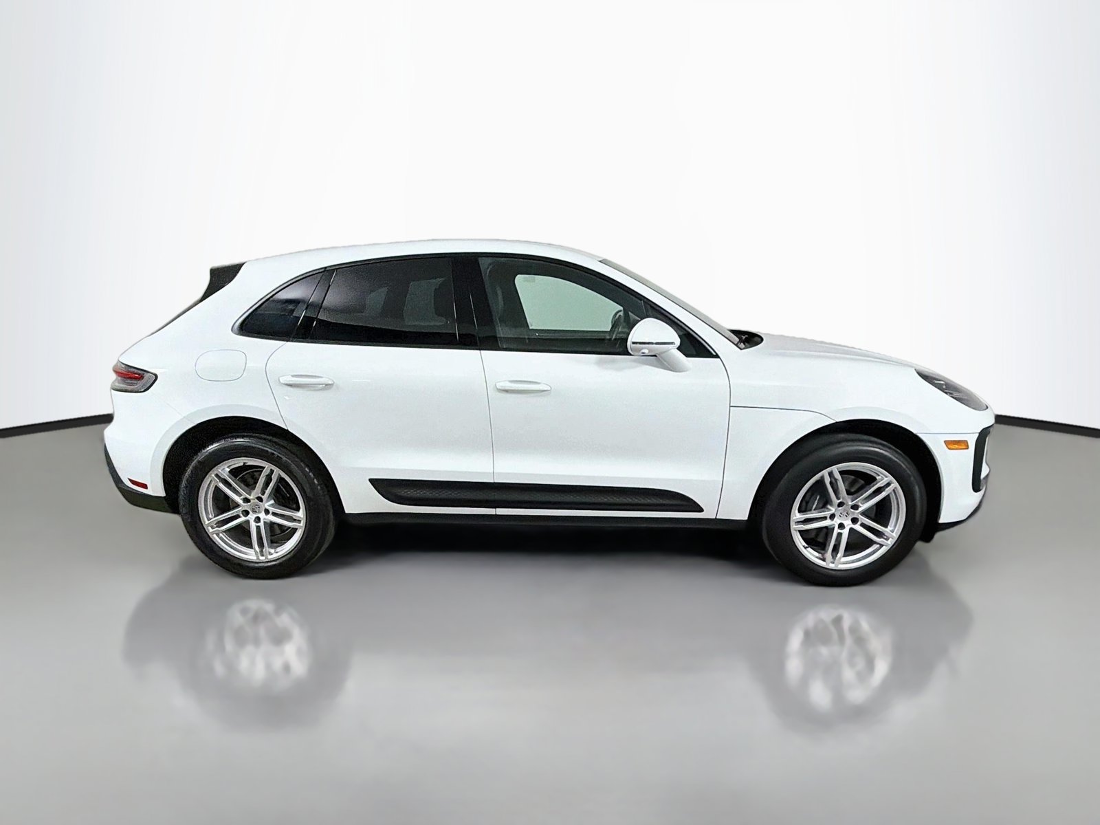 Used 2024 Porsche Macan w/ Premium Plus Package AWD/4WD image 6