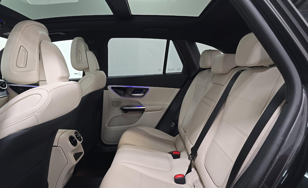 Used 2025 Mercedes-Benz GLC 300 4MATIC image 7