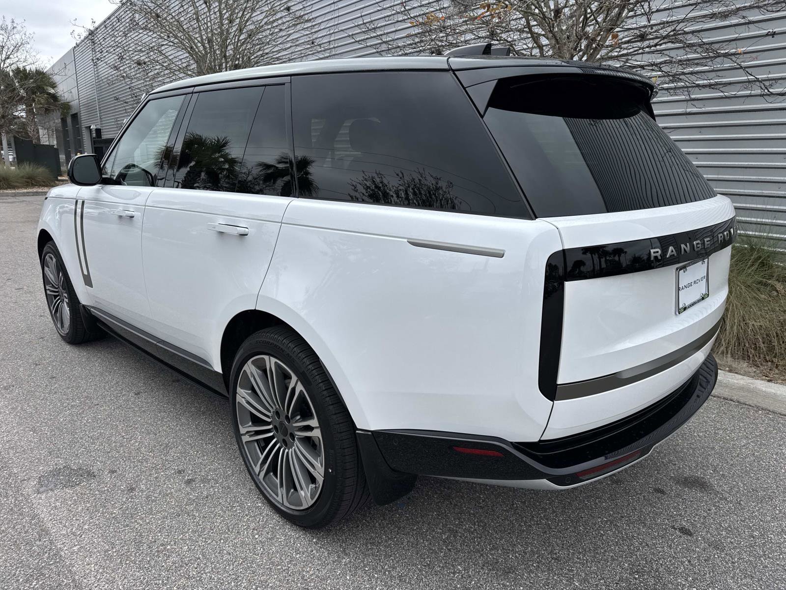 New 2026 Land Rover Range Rover SE image 3