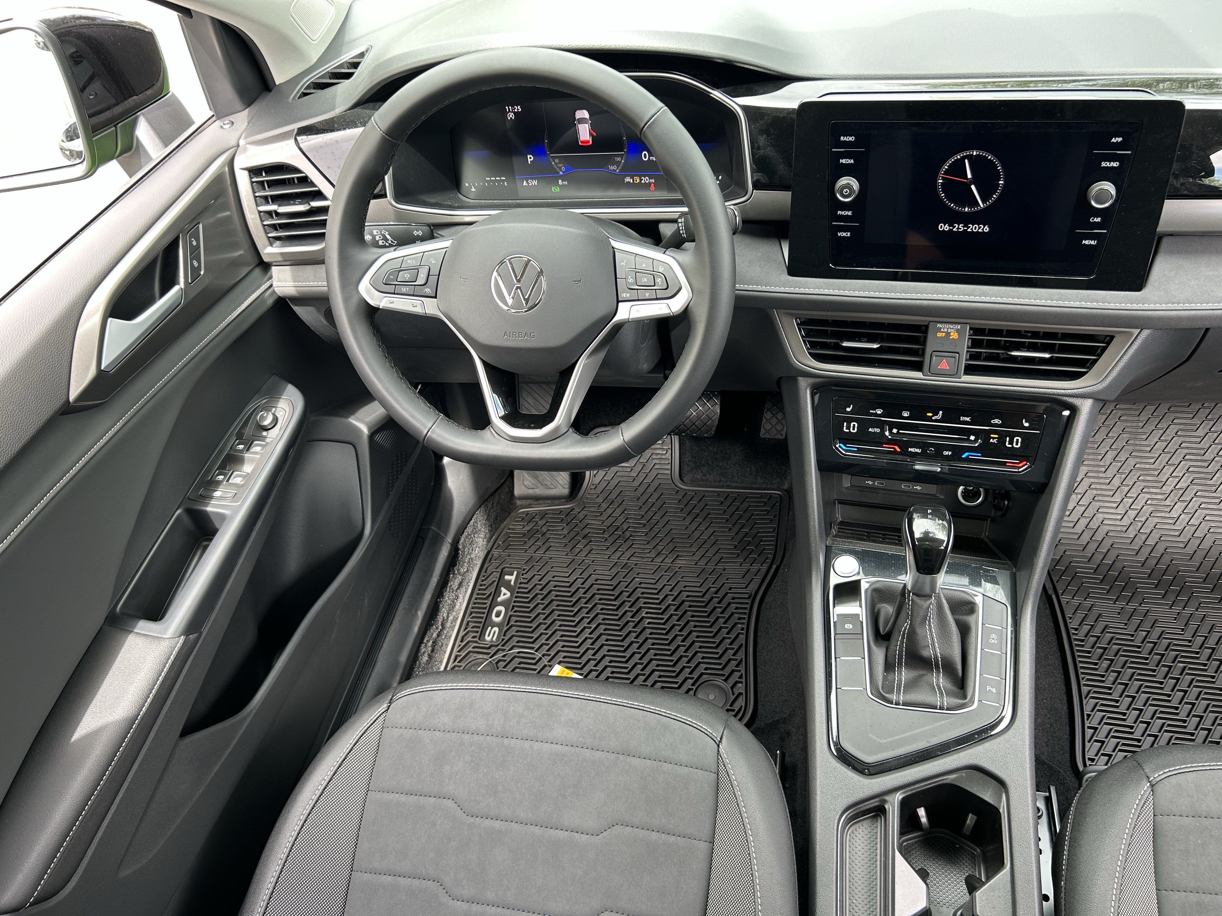New 2026 Volkswagen Taos SE FWD image 11