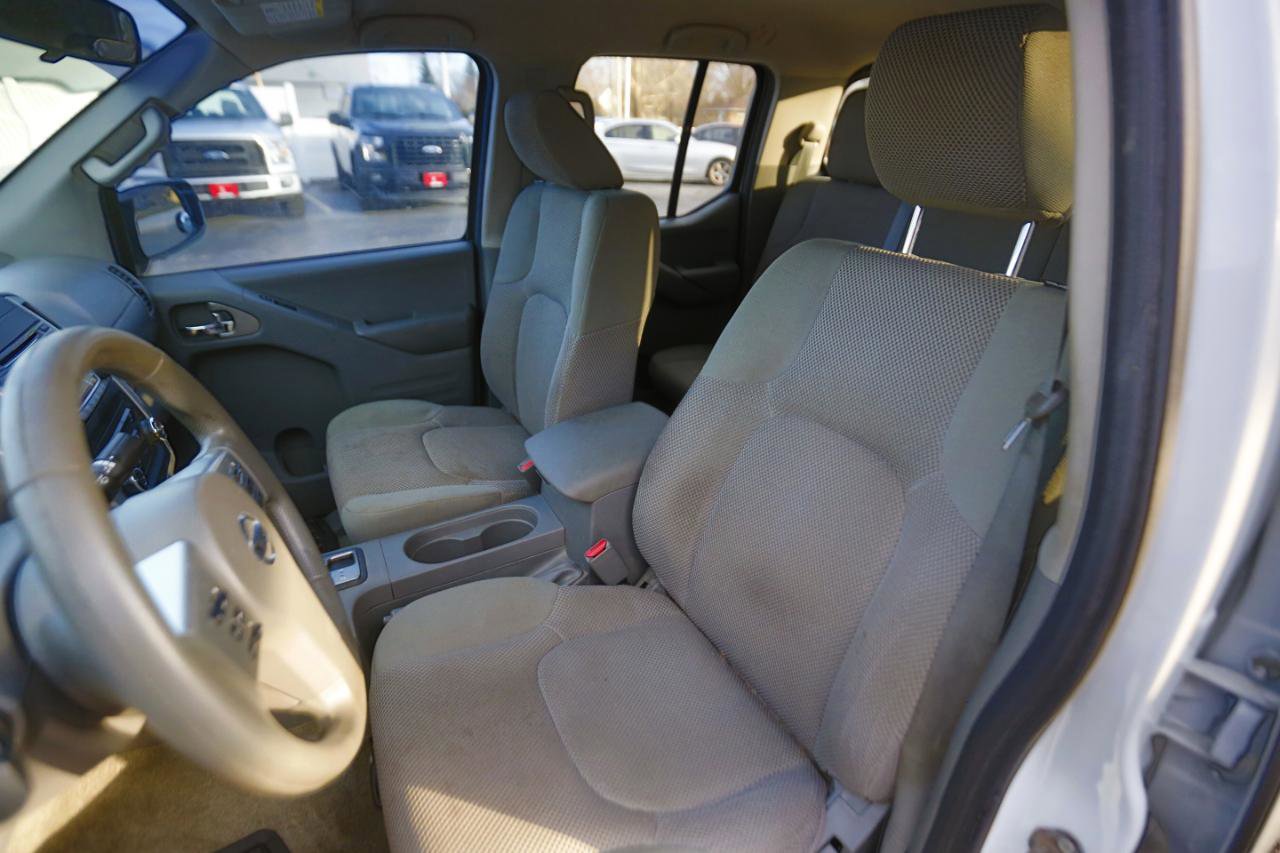 Used 2016 Nissan Frontier SV image 5