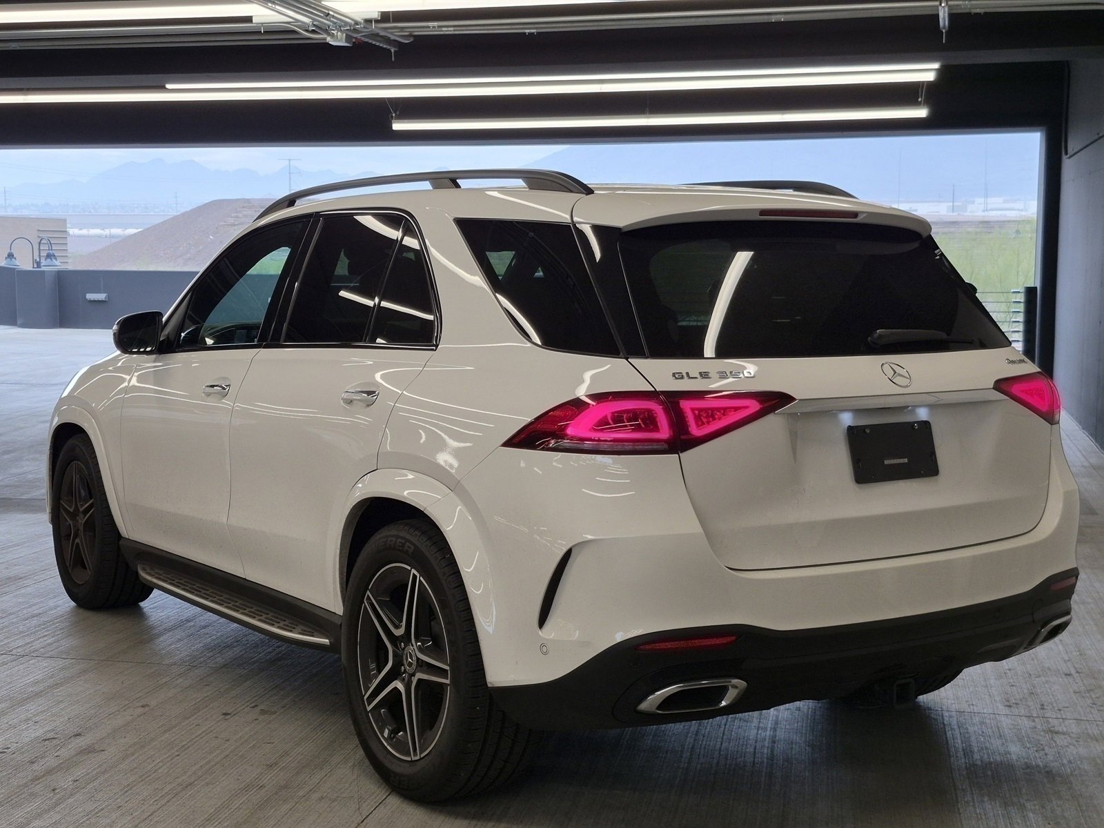 Used 2022 Mercedes-Benz GLE 350 4MATIC image 3