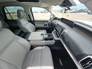 Used 2025 Ford Expedition Active AWD/4WD image 13