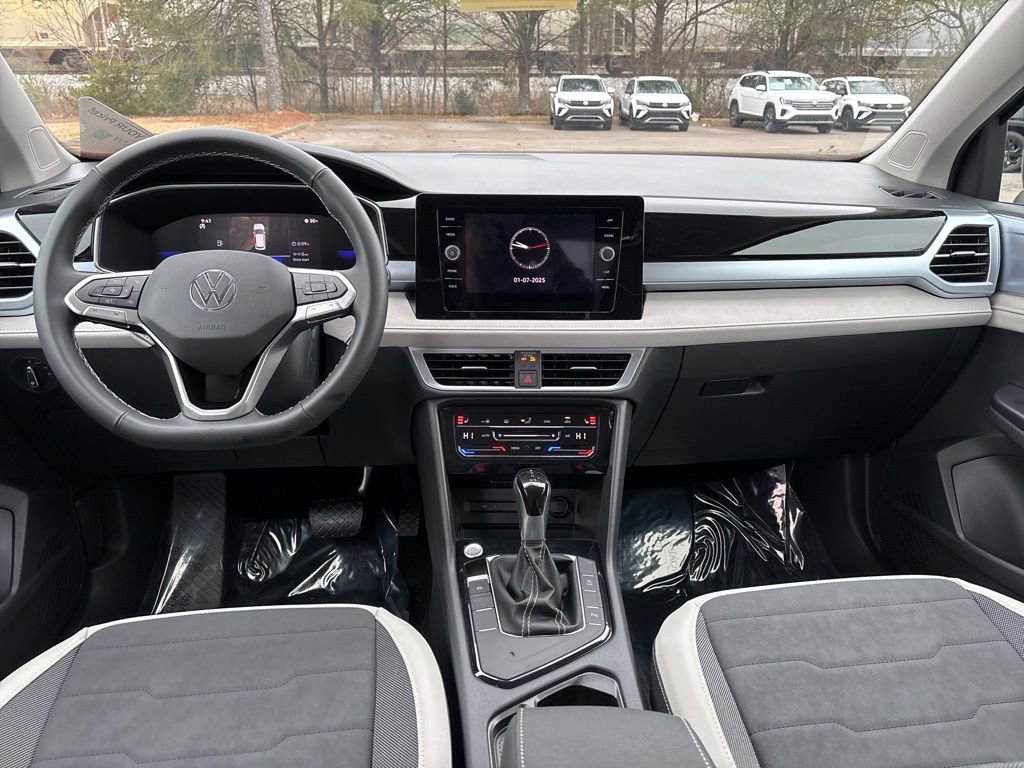 New 2025 Volkswagen Taos SE image 24