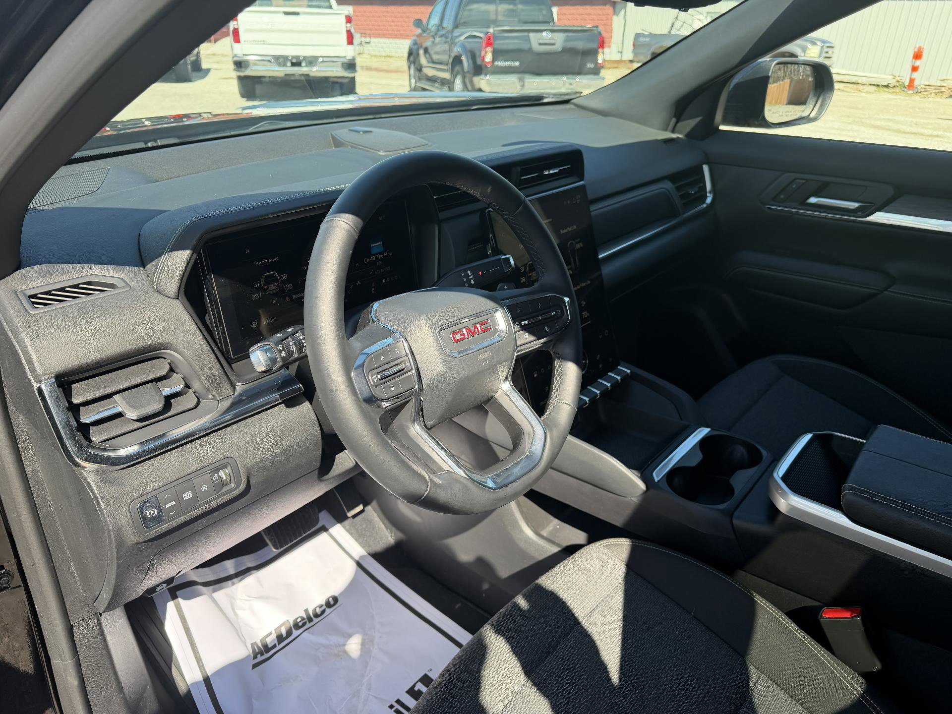 Used 2025 GMC Terrain Elevation w/ Technology Package II image 11