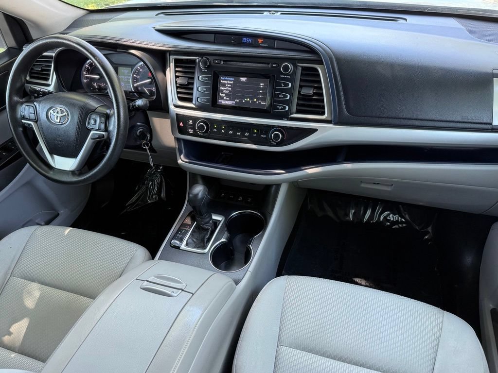Used 2016 Toyota Highlander LE AWD/4WD image 23