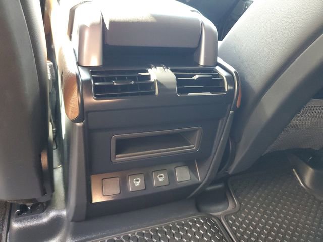 Used 2023 Land Rover Defender 110 X-Dynamic SE image 15