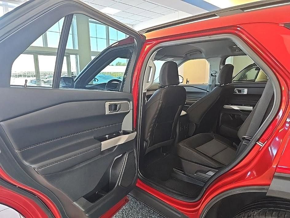 Used 2024 Ford Explorer XLT w/ Class IV Trailer Tow Package image 24