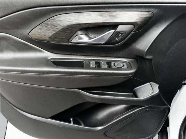 Used 2022 GMC Terrain SLE w/ Driver Convenience Package FWD image 18