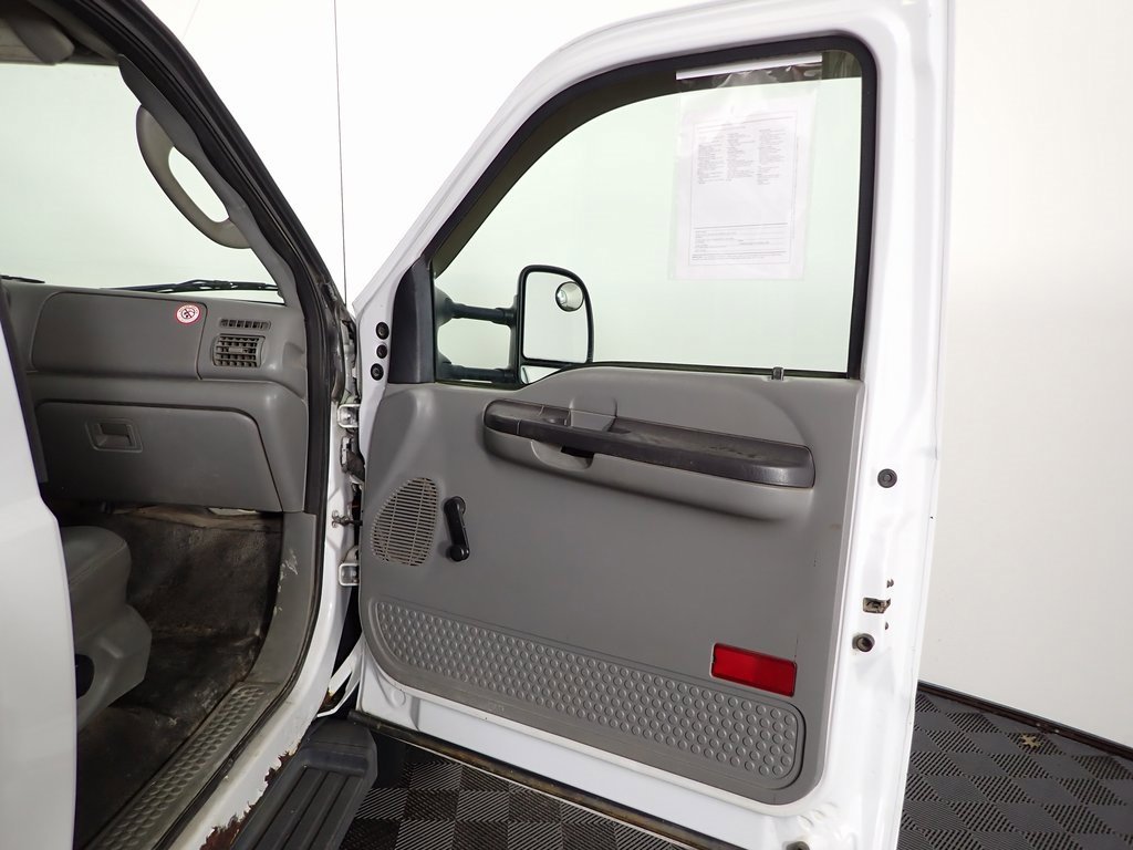 Used 2007 Ford F550 2WD Regular Cab Super Duty image 18
