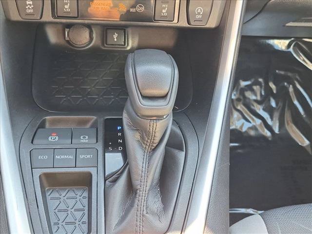 Used 2022 Toyota RAV4 XLE w/ Convenience Package FWD image 12
