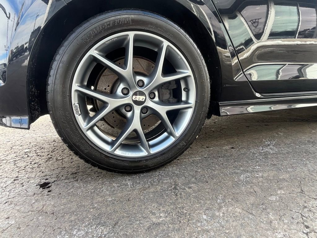 Used 2017 Volkswagen Golf R 4-Door image 14