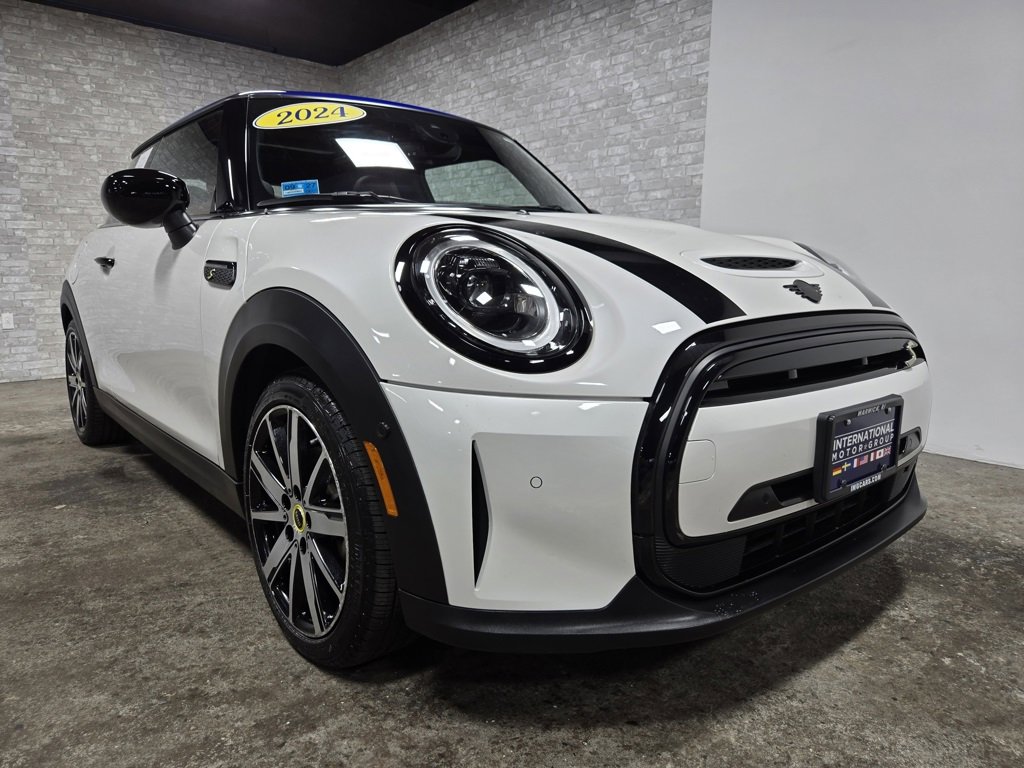 Used 2024 MINI Cooper SE image 4