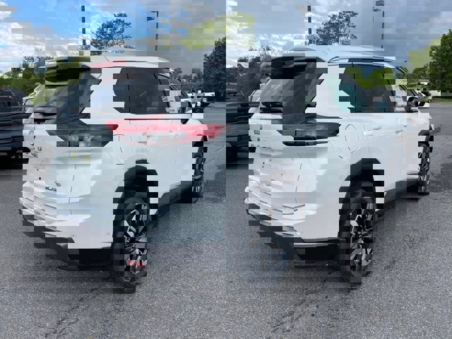 New 2025 Nissan Rogue SL w/ Tech Package image 5